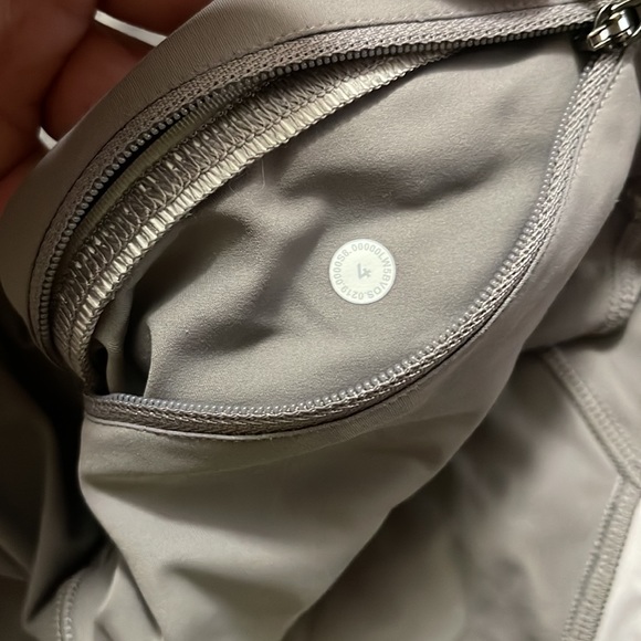 Lululemon two toned leggings Size 4 - Picture 4 of 4